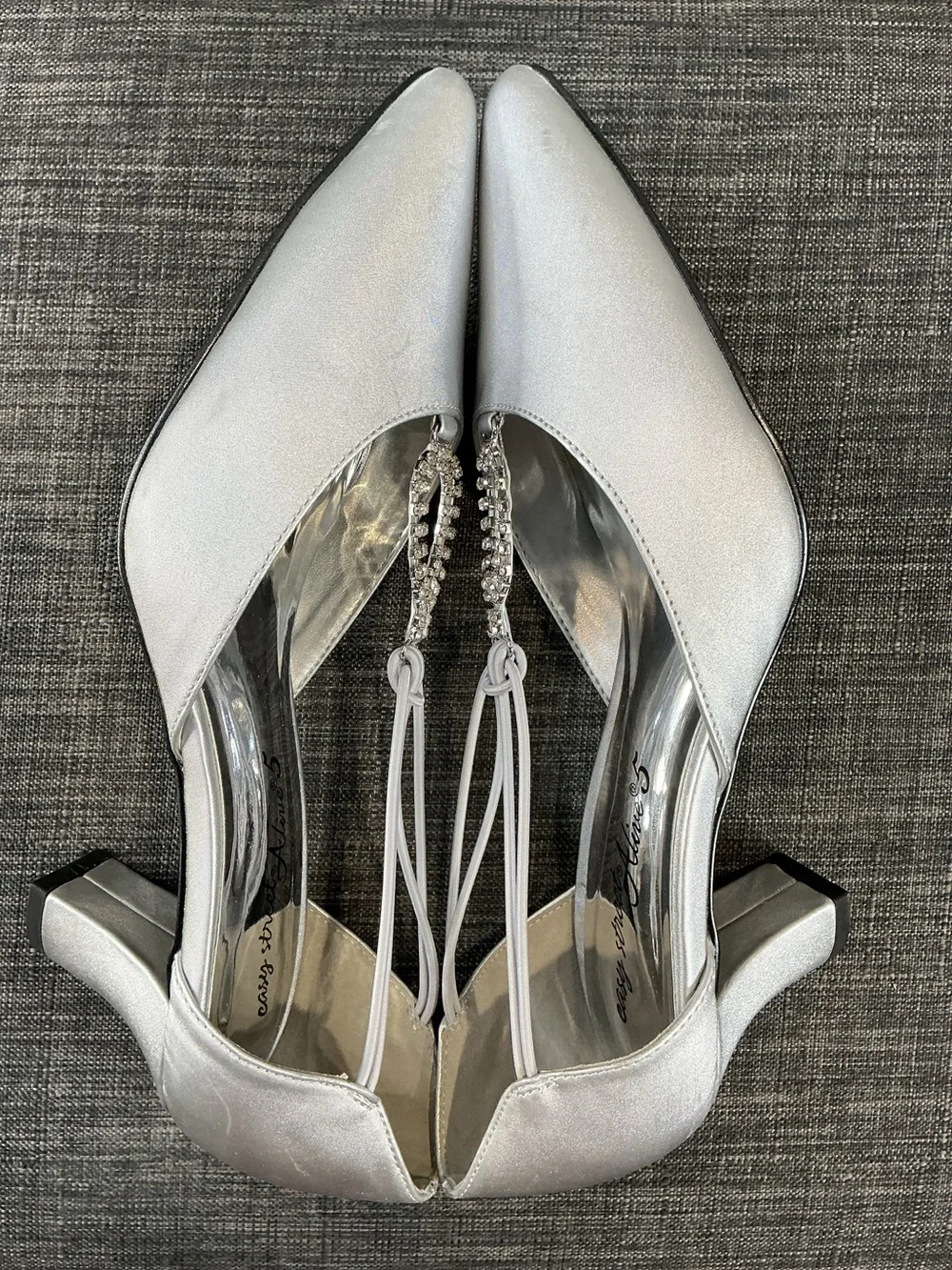 NIB Easy Street Alive@5 Moonlight Rhinestone Silver Satin Pumps Heels - Size 8M